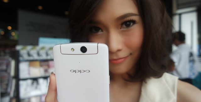 [advertorial] รีวิว OPPO N1 mini มือถือกล้องฟรุ้งฟริ้งบิดได้ 195 องศา